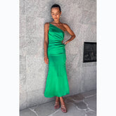 Robe à bretelles obliques en satin